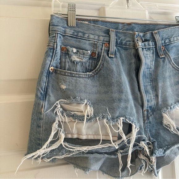 Levi’s High Rise 501 Distressed Ripped Shorts Size 27 - Picture 3 of 7